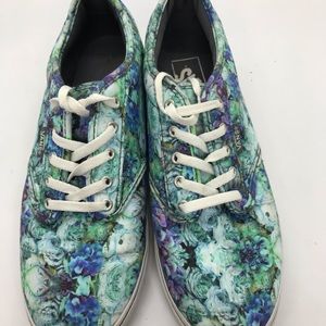COPY - Vans Blue Floral Women’s Skate Shoe size 7